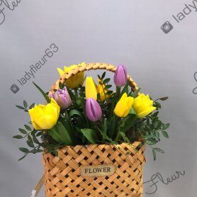 Букет «Корзина с тюльпанами «Аромат весны»» от интернет-магазина «Lady fleur 63» в Тольятти