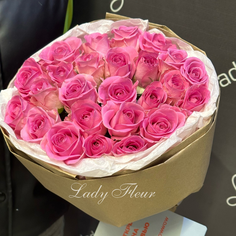 букет из 25 розовых роз 1