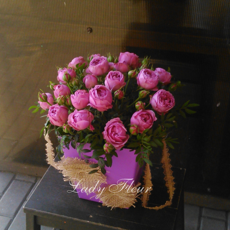 Пионовидные розы в коробке «Фейерверк чувств» 2