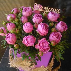 Пионовидные розы в коробке «Фейерверк чувств» от интернет-магазина «Lady fleur 63» в Тольятти