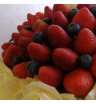 Композиция в коробке «Ягодно-цветочный микс» 3