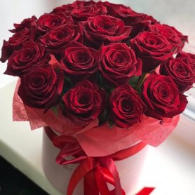 розы в коробке от интернет-магазина «Lady fleur 63» в Тольятти