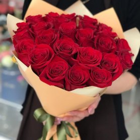 Букет красных роз «Ночь любви» от интернет-магазина «Lady fleur 63» в Тольятти