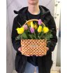 Букет «Корзина с тюльпанами «Аромат весны»» 1