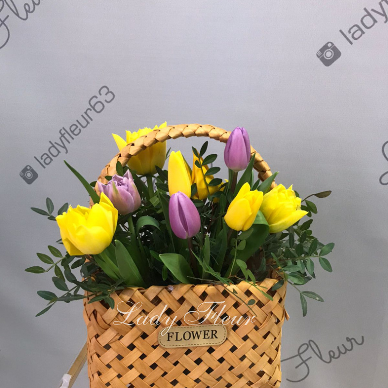 Букет «Корзина с тюльпанами «Аромат весны»»