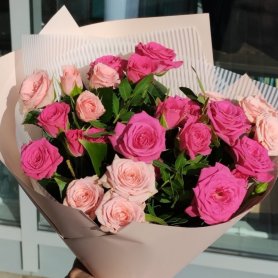 букет из кустовых роз от интернет-магазина «Lady fleur 63» в Тольятти