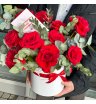 Композиция в коробке из французских роз «Впечатление» 1