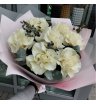 Монобукет из белых роз «Ажурные узоры»