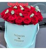 Композиция из роз в коробке «С любовью»