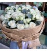 Букет из пионовидных и кустовых роз «Ноты любви»