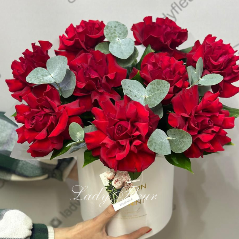 Композиция в коробке  «Алая заря»