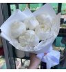 букет из белых пионов
